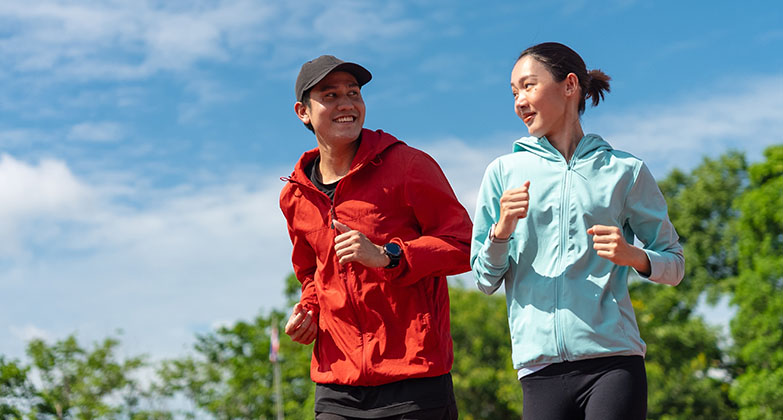 two people exercising